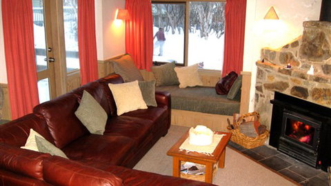 Wallace's - Crystal Creek Chalet 1 - Tourism Canberra 2