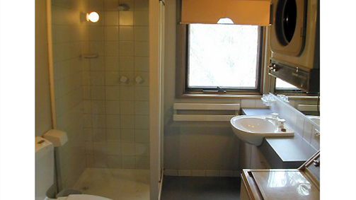 Wallace's - Crystal Creek Chalet 1 - Tourism Canberra 4