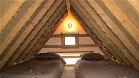 Wallace's - Crystal Creek Chalet 1 - Tourism Canberra 5