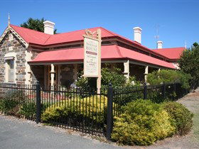 Trafalgar Premium Vintage Suites - Tourism Canberra 0