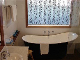 Trafalgar Premium Vintage Suites - Tourism Canberra 1