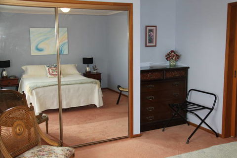 Adrienne's Place On The Hill - Tourism Canberra 1