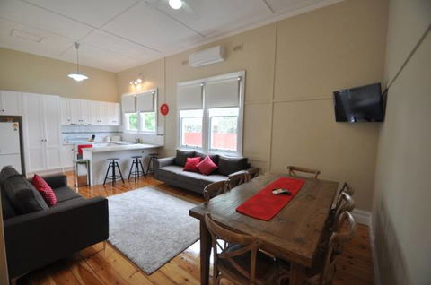 Ain Garth Self Catering Accommodation - Tourism Canberra 0