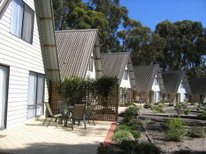 A-Line Holiday Village - Tourism Canberra 0