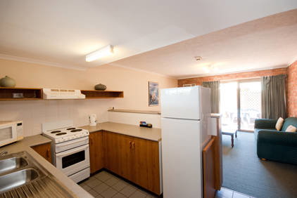 Allan Cunningham Motel And Old Wagon Restaurant - Tourism Canberra 1