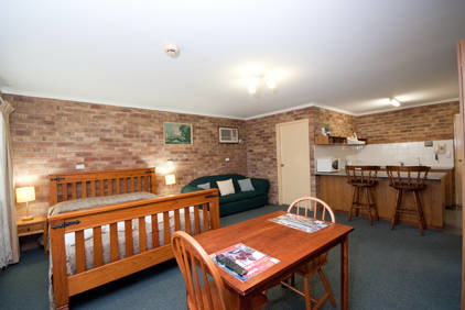Allan Cunningham Motel And Old Wagon Restaurant - Tourism Canberra 4