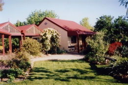Alpine Country Cottages - Tourism Canberra 0