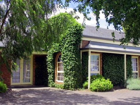 Arkana Motor Inn & Terrace Apartments - Tourism Canberra 1