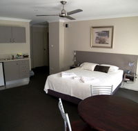 Aston Hill Motor Lodge - Tourism Canberra