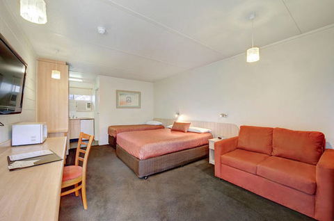 Box Hill Motel - Tourism Canberra 0
