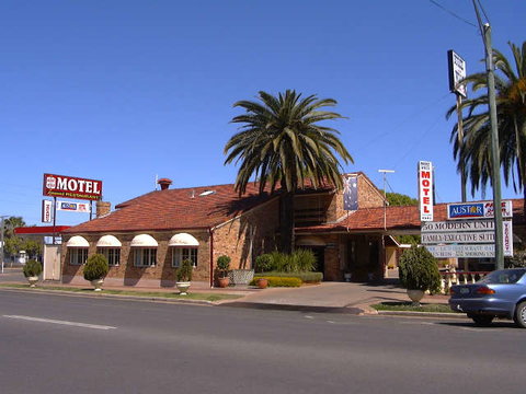 Burke & Wills Motor Inn - Tourism Canberra 0