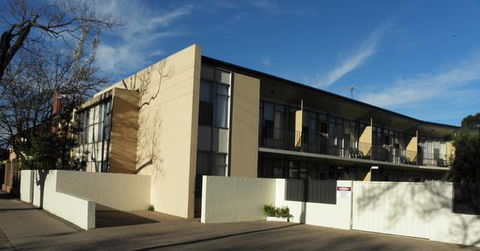 Capri Lodge Apartments - Tourism Canberra 3