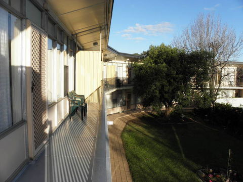 Capri Lodge Apartments - Tourism Canberra 4