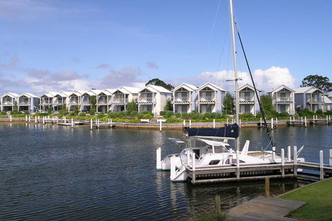 Captains Cove Waterfront Apartments - Tourism Canberra 1