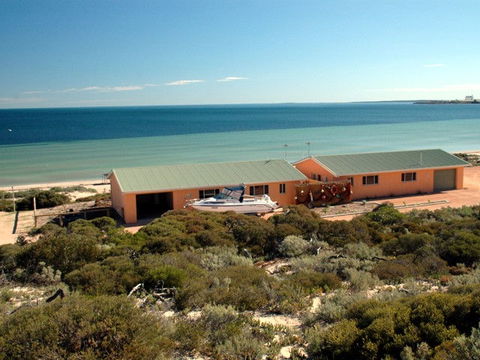 Ceduna Shelly Beach Caravan Park - Tourism Canberra 0
