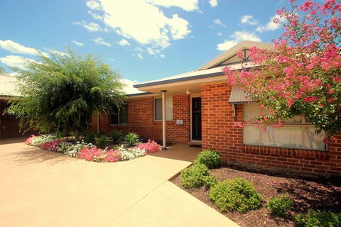 Colonial Court Villas Serviced Apartments - Tourism Canberra 0