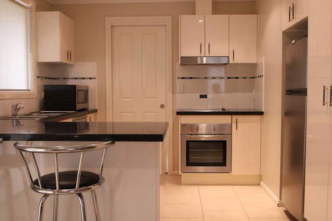 Colonial Court Villas Serviced Apartments - Tourism Canberra 1