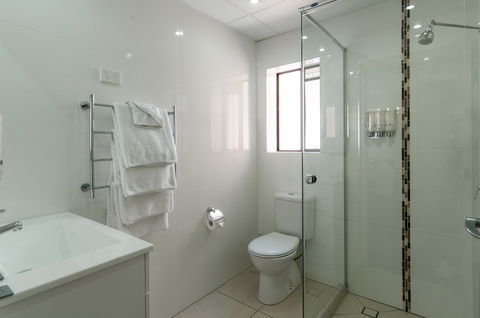 Comfort Inn & Suites Robertson Gardens - Tourism Canberra 1