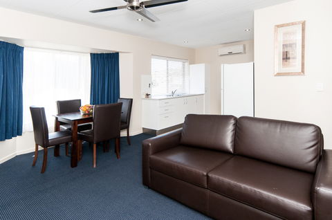 Comfort Inn & Suites Robertson Gardens - Tourism Canberra 2