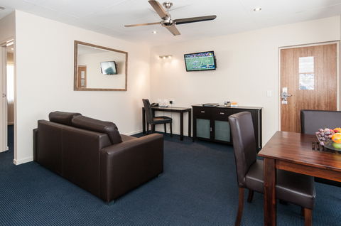 Comfort Inn & Suites Robertson Gardens - Tourism Canberra 4
