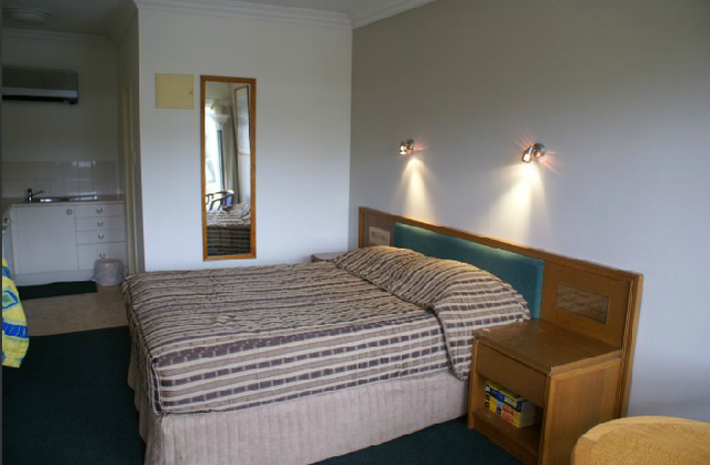 Coopers Colonial Motel - Tourism Canberra