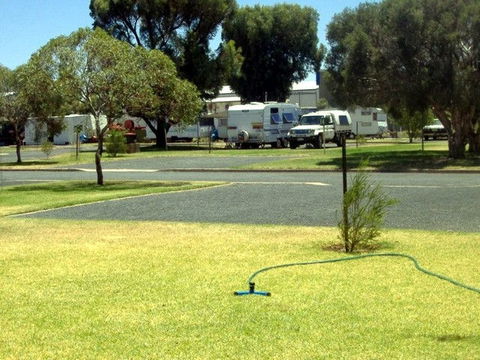 Country Club Caravan Park - Tourism Canberra 2