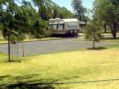 Country Club Caravan Park - Tourism Canberra 4