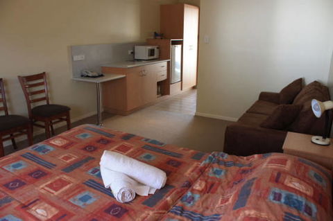 Country Roads Motor Inn - Gayndah - Tourism Canberra 2