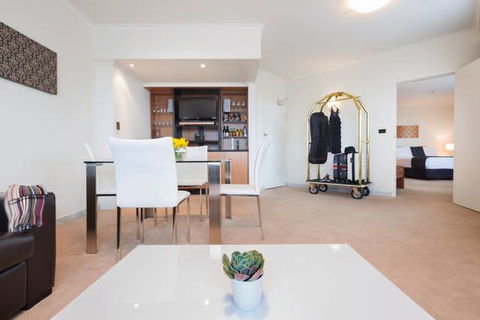 Diplomat Hotel - Tourism Canberra 0