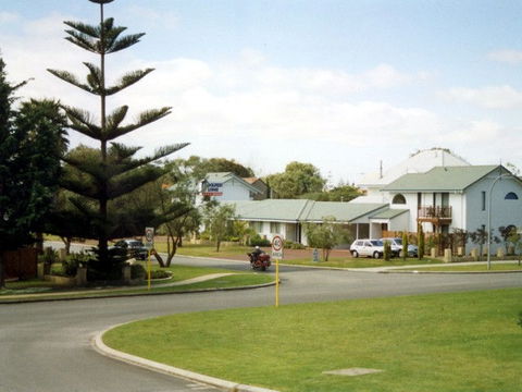 Dolphin Lodge - Tourism Canberra 0