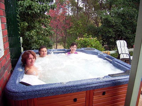 Falls Retreat Bed & Breakfast - Tourism Canberra 0