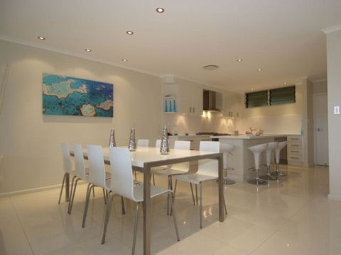 Hamilton Island Private Apartment - Poinciana - Tourism Canberra 0