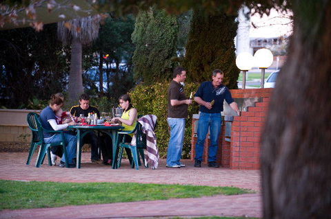 Loxton Hotel - Tourism Canberra 2