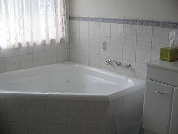 Macburn Self Contained Cottages, Dog Friendly - Tourism Canberra 0