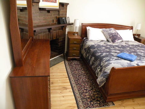 MacDonnell House (Naracoorte Cottages) - Tourism Canberra 4