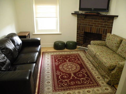 MacDonnell House (Naracoorte Cottages) - Tourism Canberra 7