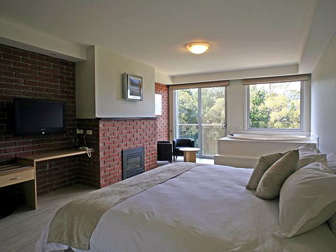 Macedon Ranges Hotel & Spa - Tourism Canberra 2