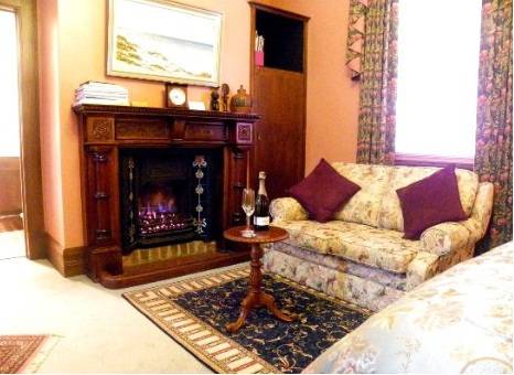 Marble Lodge Bed & Breakfast - Tourism Canberra 0