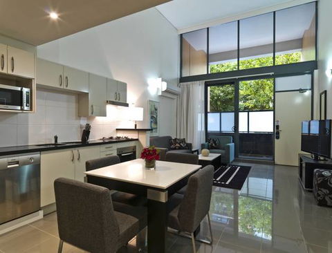 Meriton Serviced Apartments Danks Street, Waterloo - Tourism Canberra 1