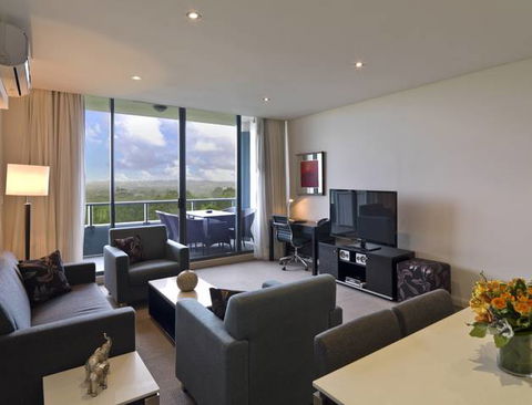 Meriton Serviced Apartments Danks Street, Waterloo - Tourism Canberra 0