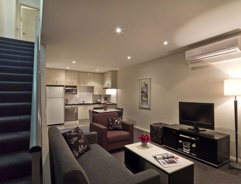 Meriton Serviced Apartments Danks Street, Waterloo - Tourism Canberra 2