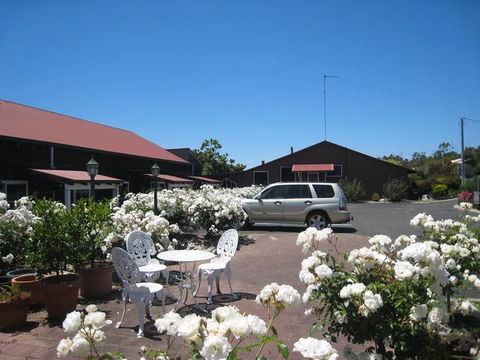 Pemberton Old Picture Theatre Holiday Apts - Tourism Canberra 3