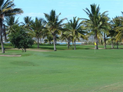 Queens Beach Tourist Village - Tourism Canberra 0