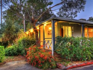 Highway Tourist Village - Tourism Canberra 4