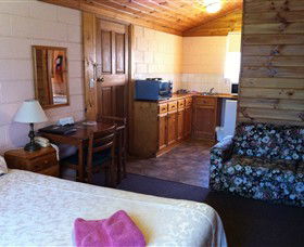 Twelve Apostles Motel & Country Retreat - Tourism Canberra 2