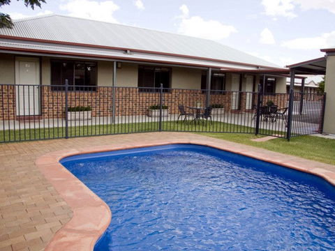Saltbush Motor Inn - Tourism Canberra 1