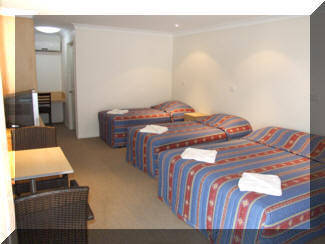 Tenterfield Tavern & Motor Inn - Tourism Canberra 0