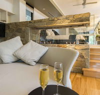 The Feathered Nest - Luxury Wildlife Retreat - Tourism Canberra