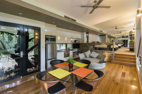 The Feathered Nest - Luxury Wildlife Retreat - Tourism Canberra 2