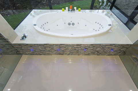 The Feathered Nest - Luxury Wildlife Retreat - Tourism Canberra 1